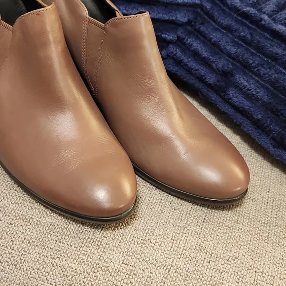 ECCO Elegant Brown Women's Shoes - Picture 2 of 6